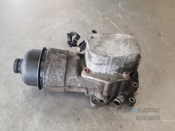 Oil filter housing from a Citroën C4 Berline (LC) 1.6 HDi 16V 110 2008