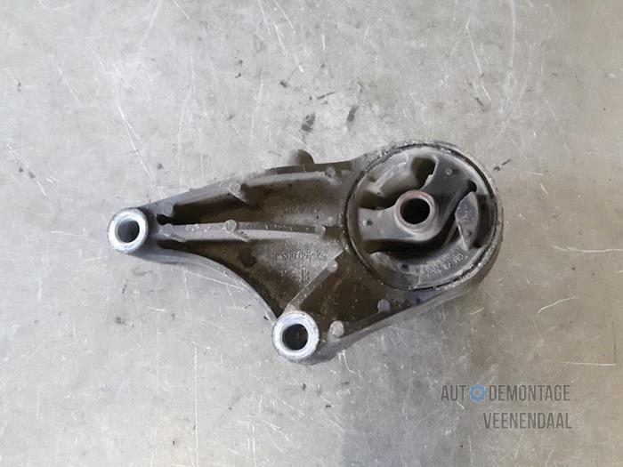 Engine mount from a Opel Astra H (L48) 1.6 16V Twinport 2006