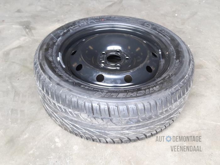 Spare wheel from a Renault Laguna II Grandtour (KG) 1.9 dCi 120 2005