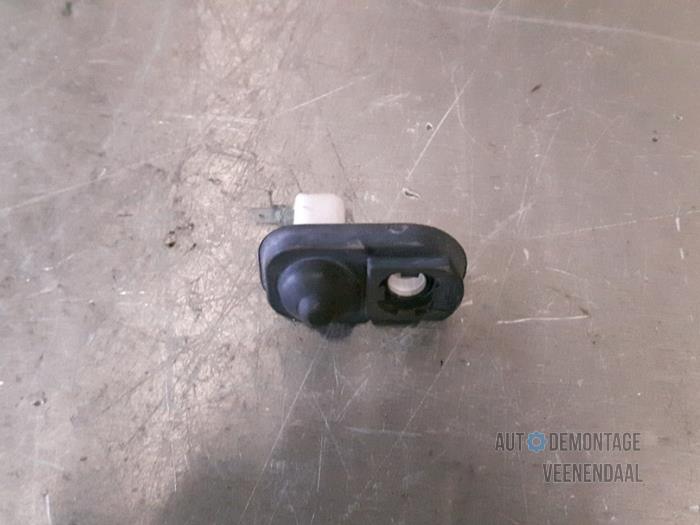 Door contact switch from a Suzuki Wagon-R+ (RB) 1.3 16V 2001