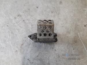 Used Heater resistor Peugeot 206 (2A/C/H/J/S) 2.0 XS,XT HDi Price € 9,45 Margin scheme offered by Autodemontage Veenendaal BV