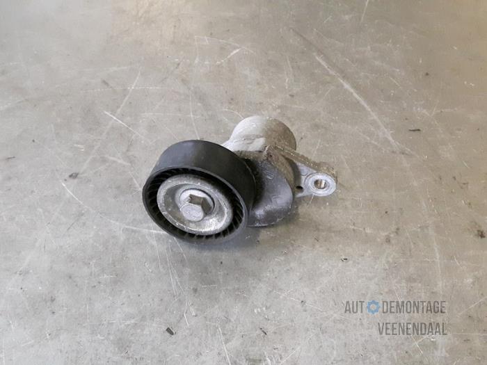 Usados Rodillo tensor correa múltiple Peugeot 208 I (CA/CC/CK/CL) 1.6 e-HDi FAP Precio € 22,00 Norma de margen ofrecido por Autodeleninkleur