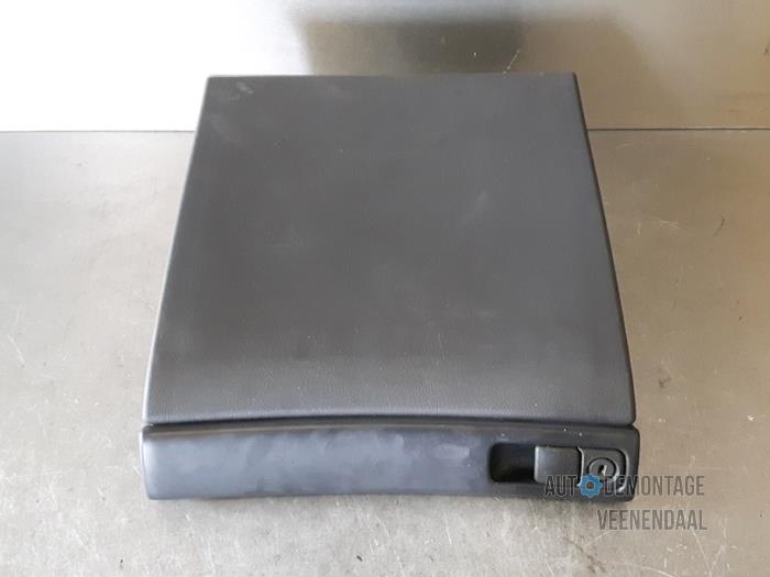 Begagnade Handskfack Volvo S40 (VS) 1.8 16V Pris € 22,00 Marginaltabell erbjuds av Autodeleninkleur