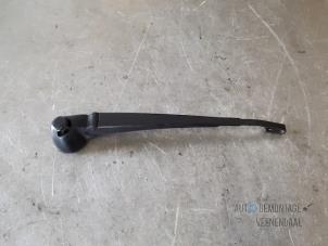 Used Rear wiper arm Volkswagen Passat Variant Syncro/4Motion (3B5) 2.8 30V Syncro Price € 10,50 Margin scheme offered by Autodemontage Veenendaal BV