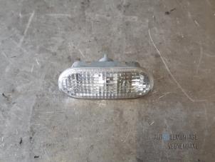 Used Indicator lens, front left Volkswagen Passat Variant Syncro/4Motion (3B5) 2.8 30V Syncro Price € 5,25 Margin scheme offered by Autodemontage Veenendaal BV