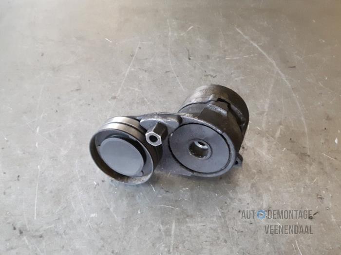 Usados Rodillo tensor correa múltiple Volkswagen Passat Variant Syncro/4Motion (3B5) 2.8 30V Syncro Precio € 38,50 Norma de margen ofrecido por Autodeleninkleur