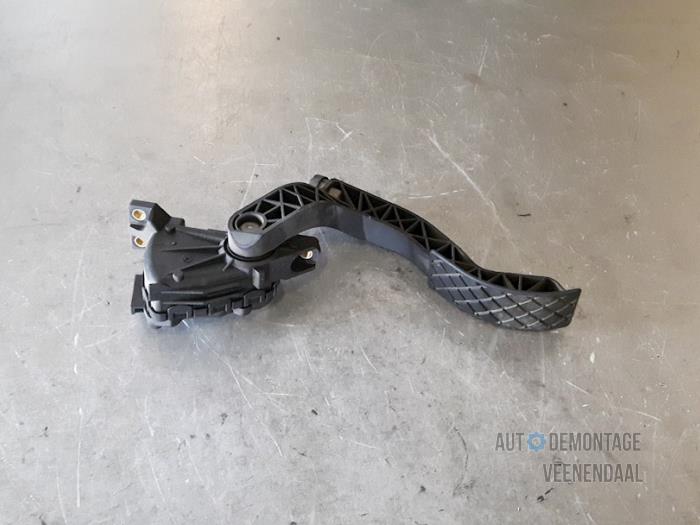 Accelerator pedal from a Volkswagen Passat Variant Syncro/4Motion (3B5) 2.8 30V Syncro 2000
