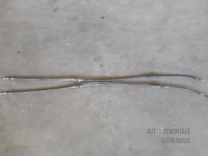 Usagé Câble frein à main Volkswagen Passat Variant Syncro/4Motion (3B5) 2.8 30V Syncro Prix € 11,00 Règlement à la marge proposé par Autodeleninkleur