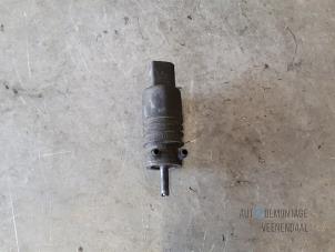 Used Windscreen washer pump Volkswagen Passat Variant Syncro/4Motion (3B5) 2.8 30V Syncro Price € 5,25 Margin scheme offered by Autodemontage Veenendaal BV