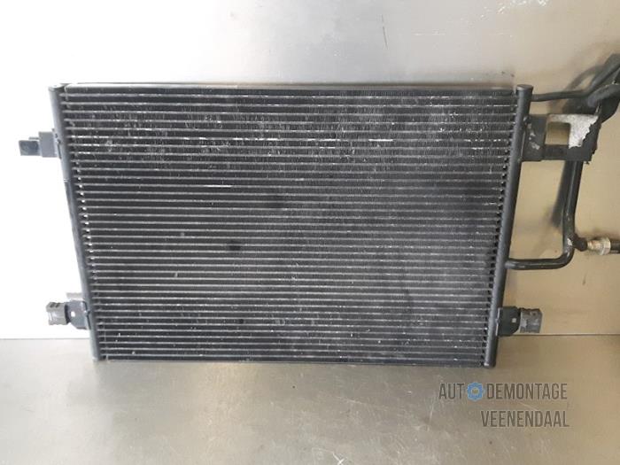 Radiador de aire acondicionado de un Volkswagen Passat Variant Syncro/4Motion (3B5) 2.8 30V Syncro 2000