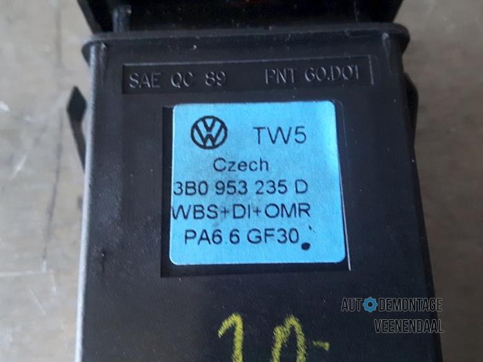 Interruptor de luz de pánico de un Volkswagen Passat Variant Syncro/4Motion (3B5) 2.8 30V Syncro 2000