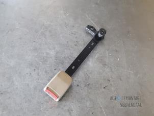 Used Front seatbelt buckle, left Volkswagen Passat Variant Syncro/4Motion (3B5) 2.8 30V Syncro Price € 21,00 Margin scheme offered by Autodemontage Veenendaal BV