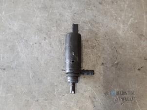 Used Windscreen washer pump Volkswagen Passat Variant Syncro/4Motion (3B5) 2.8 30V Syncro Price € 5,25 Margin scheme offered by Autodemontage Veenendaal BV