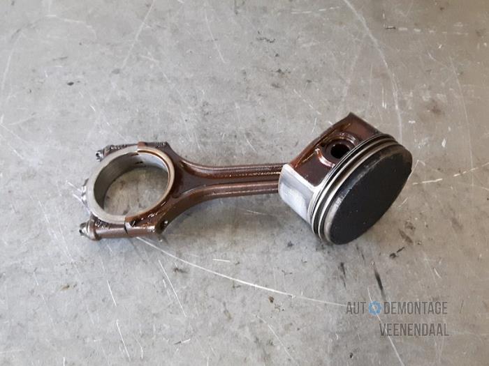 Usagé Piston Volkswagen Passat Variant Syncro/4Motion (3B5) 2.8 30V Syncro Prix € 50,00 Règlement à la marge proposé par Autodeleninkleur