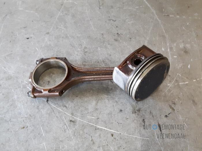 Usagé Piston Volkswagen Passat Variant Syncro/4Motion (3B5) 2.8 30V Syncro Prix € 50,00 Règlement à la marge proposé par Autodeleninkleur