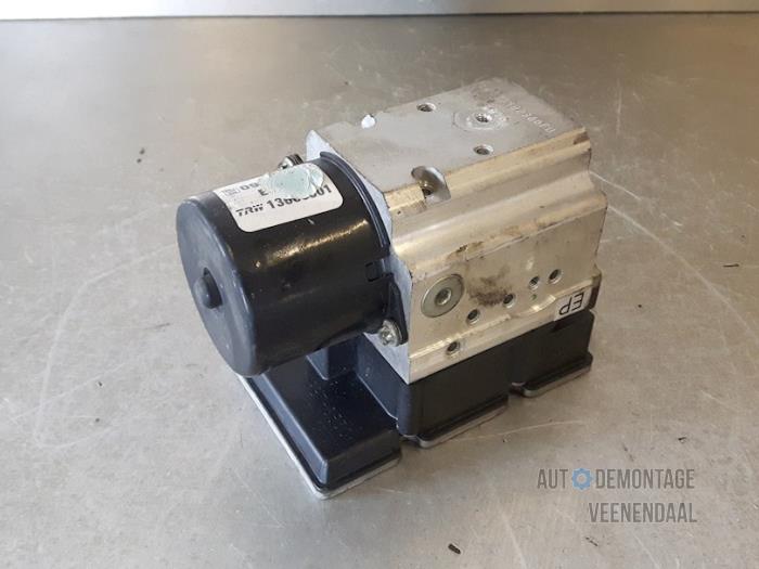 Begagnade ABS-pump Opel Vectra C GTS 3.2 V6 24V Pris € 49,50 Marginaltabell erbjuds av Autodeleninkleur