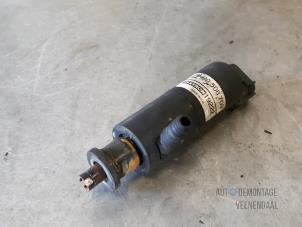 Used Headlight washer pump Opel Vectra C GTS 3.2 V6 24V Price € 10,50 Margin scheme offered by Autodemontage Veenendaal BV
