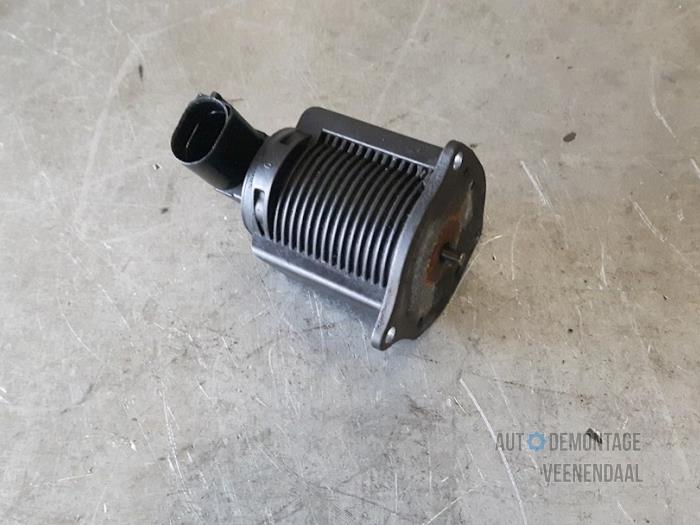 EGR valve from a Fiat Doblo Cargo (223) 1.3 JTD 16V Multijet 2005