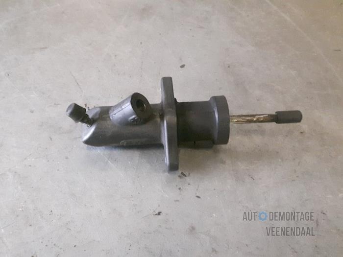 Clutch slave cylinder from a BMW 1 serie (E87/87N) 118d 16V 2005