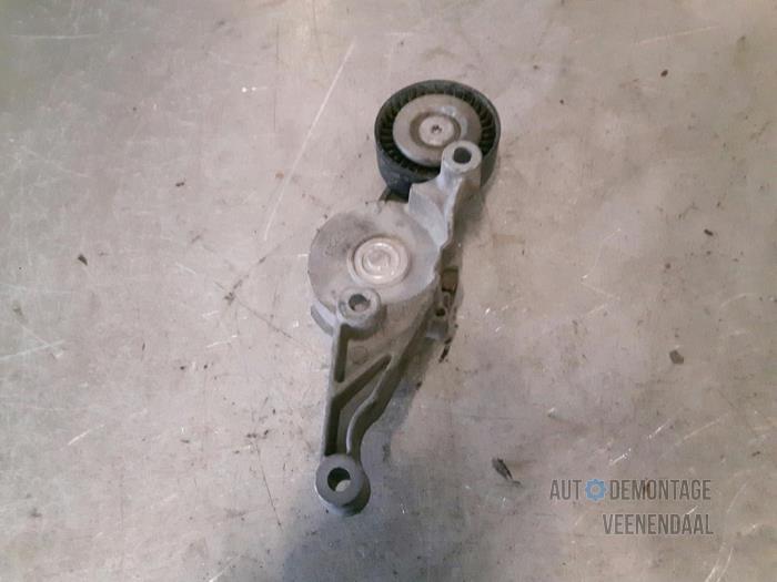 Usados Rodillo tensor correa múltiple Volkswagen Caddy III (2KA,2KH,2CA,2CH) 2.0 SDI Precio € 10,00 Norma de margen ofrecido por Autodeleninkleur