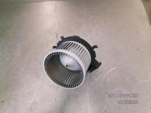 Usagé Ventilateur chauffage Ford Ka II 1.2 Prix € 25,20 Règlement à la marge proposé par Autodemontage Veenendaal BV