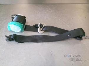Used Rear seatbelt, right Nissan Note (E11) 1.4 16V Price € 25,20 Margin scheme offered by Autodemontage Veenendaal BV