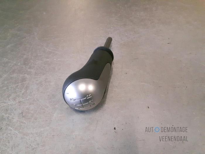 Gear stick from a Nissan Note (E11) 1.4 16V 2012
