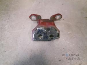 Used Front door hinge, right Nissan Note (E11) 1.4 16V Price € 15,75 Margin scheme offered by Autodemontage Veenendaal BV