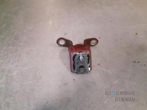 Used Rear door hinge, right Nissan Note (E11) 1.4 16V Price € 15,75 Margin scheme offered by Autodemontage Veenendaal BV