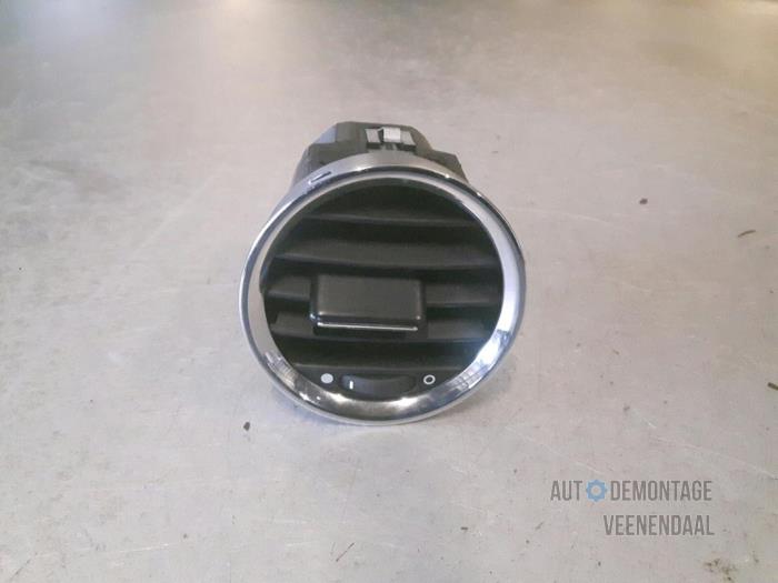 Dashboard vent from a Fiat 500 (312) 1.2 69 2009