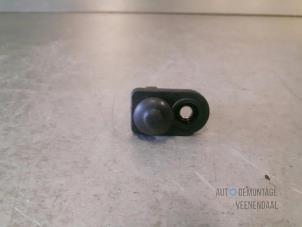 Used Door contact switch Hyundai i10 (F5) 1.2i 16V Price € 5,00 Margin scheme offered by Autodemontage Veenendaal BV