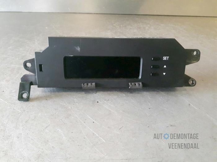 Display Multi Media control unit from a Hyundai i20 1.2i 16V 2014