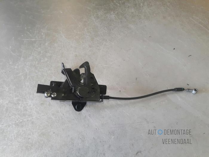 Bonnet lock mechanism from a Hyundai i20 1.2i 16V 2014