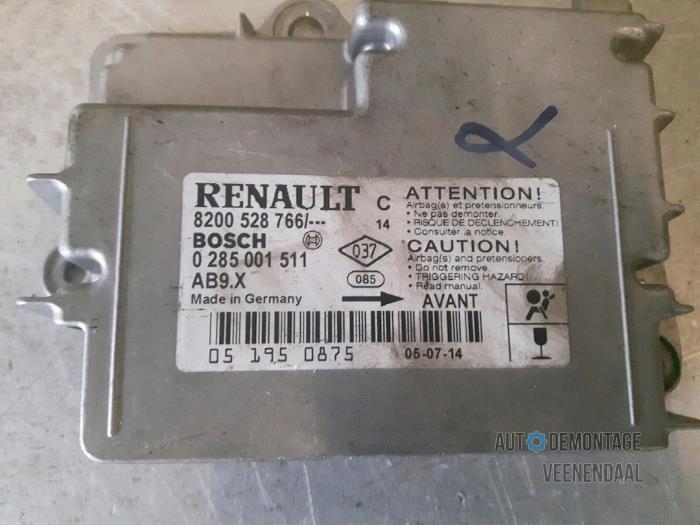 Airbag Module from a Renault Clio III (BR/CR) 1.5 dCi 85 2005