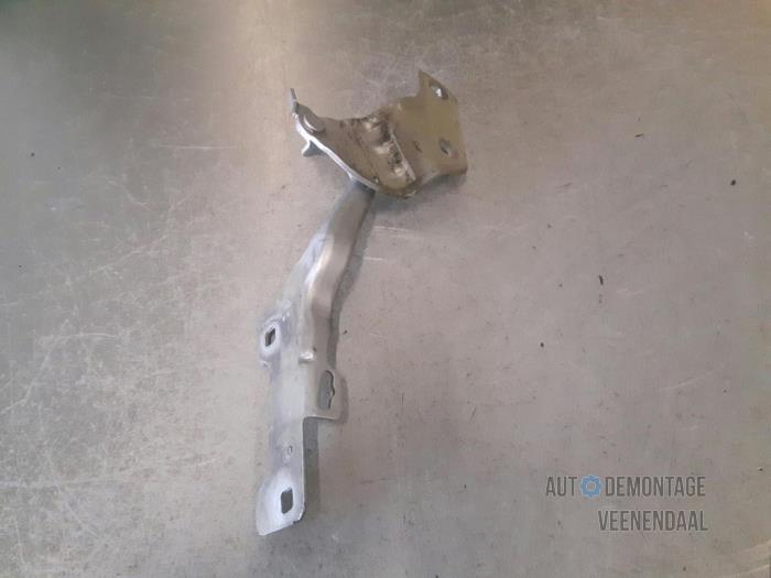 Bonnet Hinge from a Renault Clio III (BR/CR) 1.5 dCi 85 2005