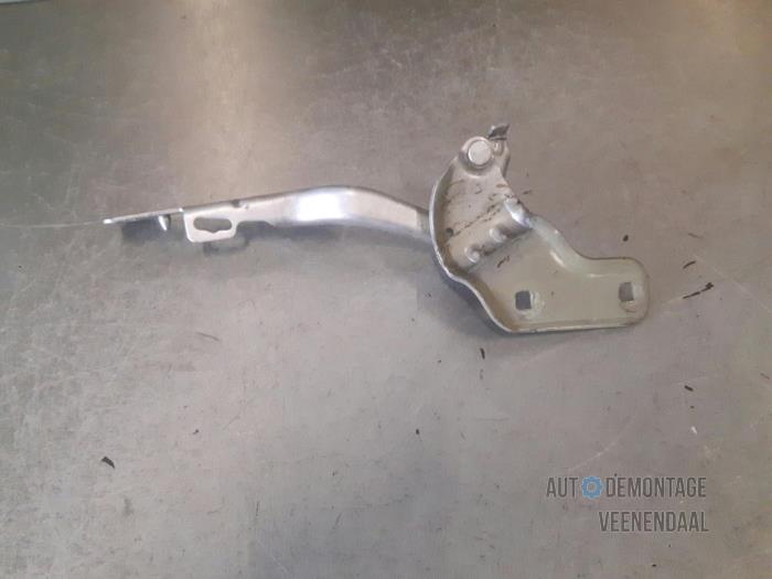 Bonnet Hinge from a Renault Clio III (BR/CR) 1.5 dCi 85 2005