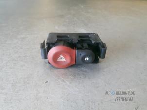 Used Panic lighting switch Renault Clio III (BR/CR) 1.5 dCi 85 Price € 10,00 Margin scheme offered by Autodemontage Veenendaal BV