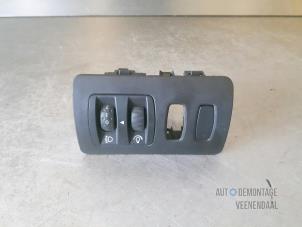 Used AIH headlight switch Renault Clio III (BR/CR) 1.5 dCi 85 Price € 10,00 Margin scheme offered by Autodemontage Veenendaal BV