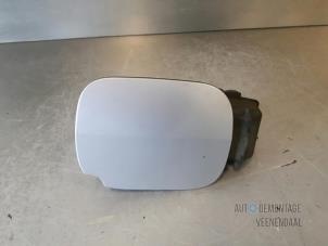 Used Tank cap cover Renault Clio III (BR/CR) 1.5 dCi 85 Price € 10,00 Margin scheme offered by Autodemontage Veenendaal BV