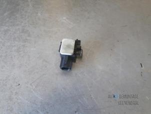 Used Airbag sensor Renault Clio III (BR/CR) 1.5 dCi 85 Price € 15,00 Margin scheme offered by Autodemontage Veenendaal BV