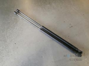 Used Set of tailgate gas struts Fiat Seicento (187) 0.9 SPI Price € 10,00 Margin scheme offered by Autodemontage Veenendaal BV
