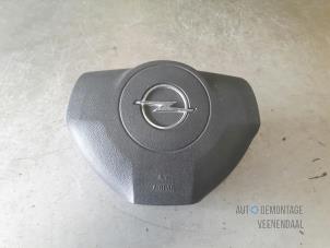 Usagé Airbag gauche (volant) Opel Astra H GTC (L08) 1.9 CDTi 120 Prix € 38,00 Règlement à la marge proposé par Autodemontage Veenendaal BV
