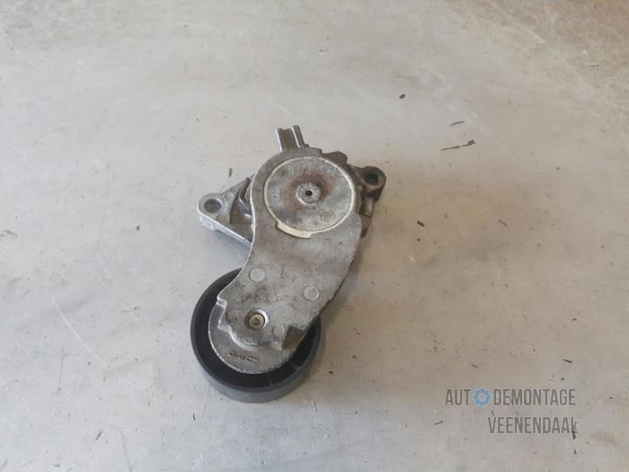 Usados Rodillo tensor correa múltiple Ford Fiesta 6 (JA8) 1.4 TDCi Precio € 15,00 Norma de margen ofrecido por Autodeleninkleur