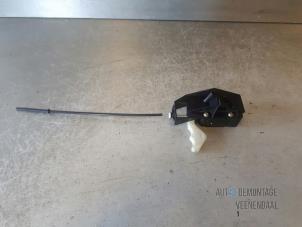 Used Tank flap lock motor BMW Mini One/Cooper (R50) 1.4 D One Price € 13,00 Margin scheme offered by Autodemontage Veenendaal BV