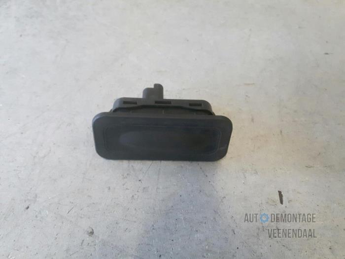 Tailgate switch from a Renault Grand Scénic III (JZ) 1.5 dCi 105 2012