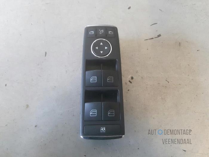 Usados Interruptor combinado de ventanillas Mercedes C (W204) 2.5 C-230, C-250 V6 24V Precio € 48,00 Norma de margen ofrecido por Autodeleninkleur