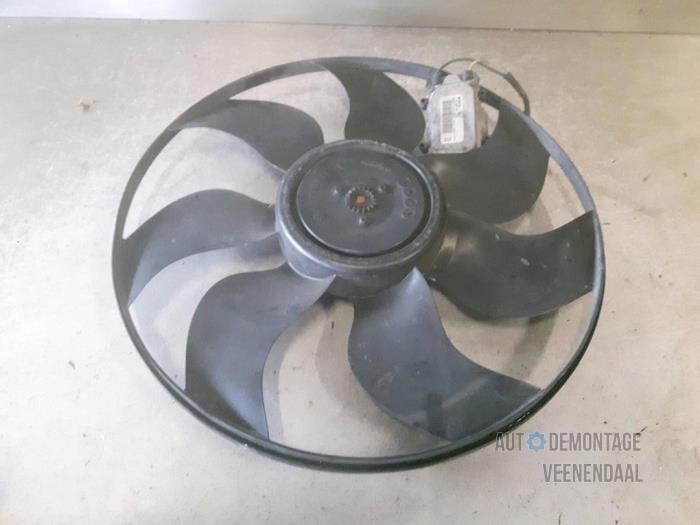 Cooling fans from a Mercedes-Benz C (W204) 2.5 C-230 V6 24V 2008