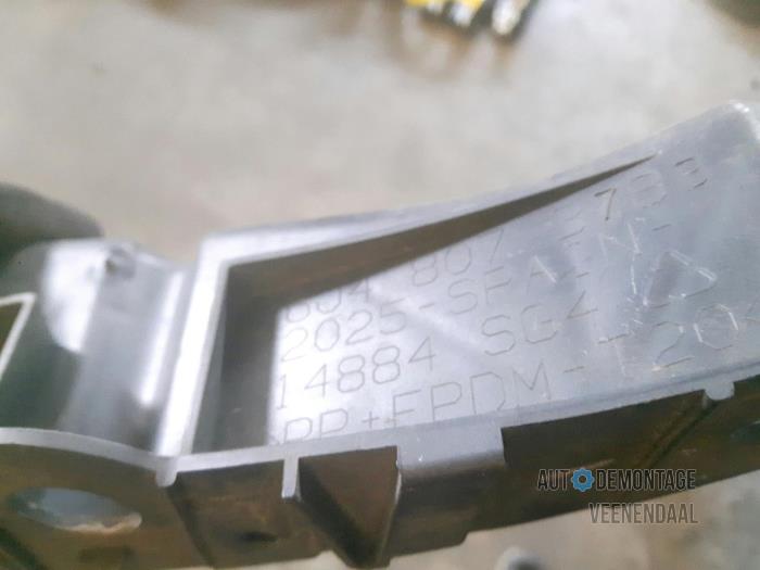Rear bumper bracket, right from a Seat Ibiza IV (6J5) 1.4 16V 2012