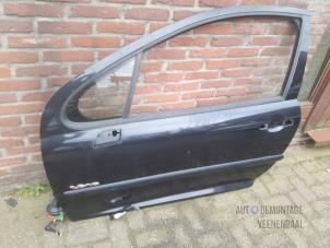 Używane Drzwi lewe wersja 2-drzwiowa Peugeot 207/207+ (WA/WC/WM) 1.4 Cena € 45,00 Procedura marży oferowane przez Autodemontage Veenendaal BV