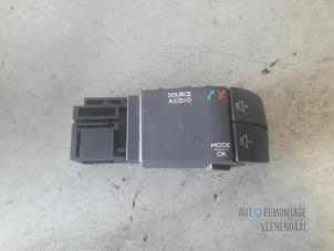 Used Steering wheel mounted radio control Renault Clio IV (5R) 1.2 16V Price € 7,00 Margin scheme offered by Autodemontage Veenendaal BV